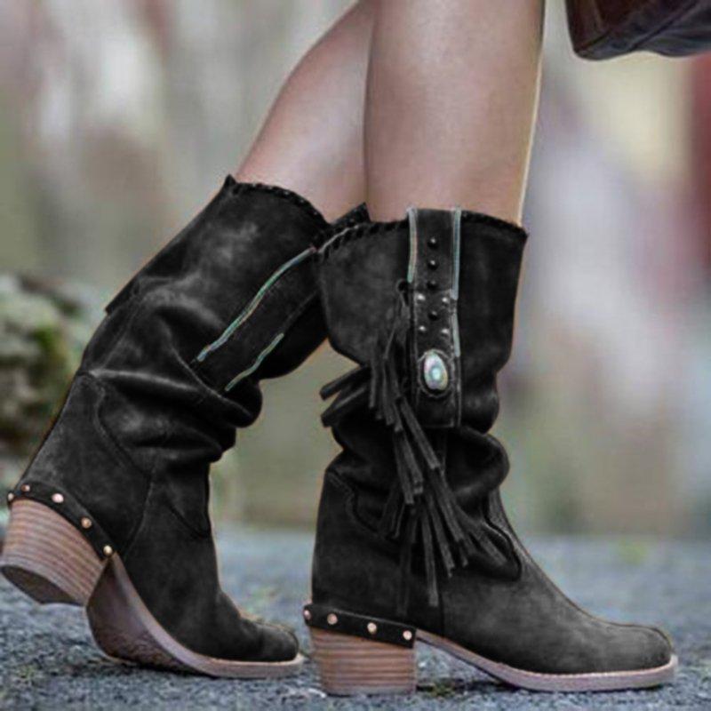 Fringed suede in the middle of the boots